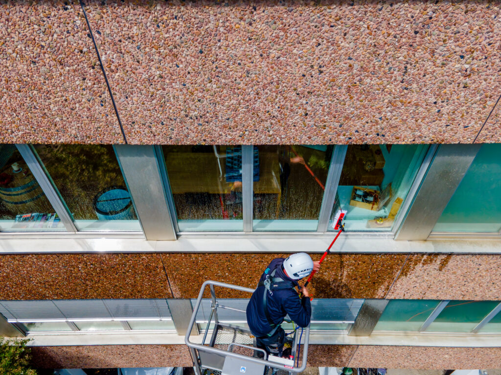 Gebäudereinigung mit CleanWin Reinigungsfirma jetzt buchen!